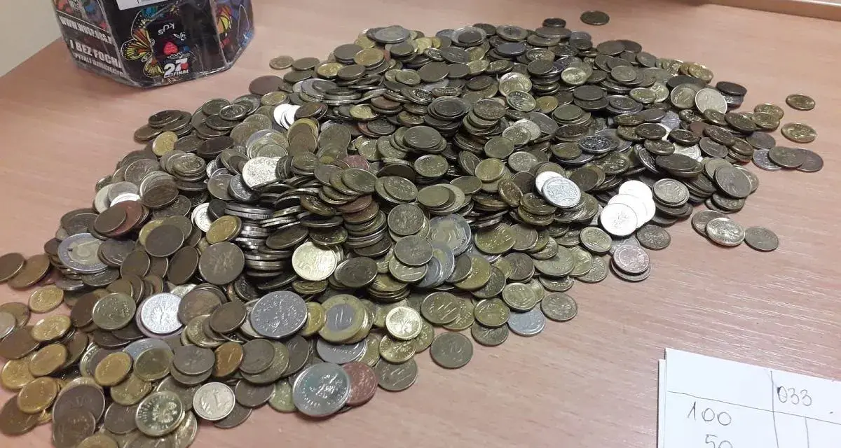 Góra monet, czyli bilon. Co to jest? To drobne pieniądze, które można wykorzystać do zapłacenia za drobne zakupy.