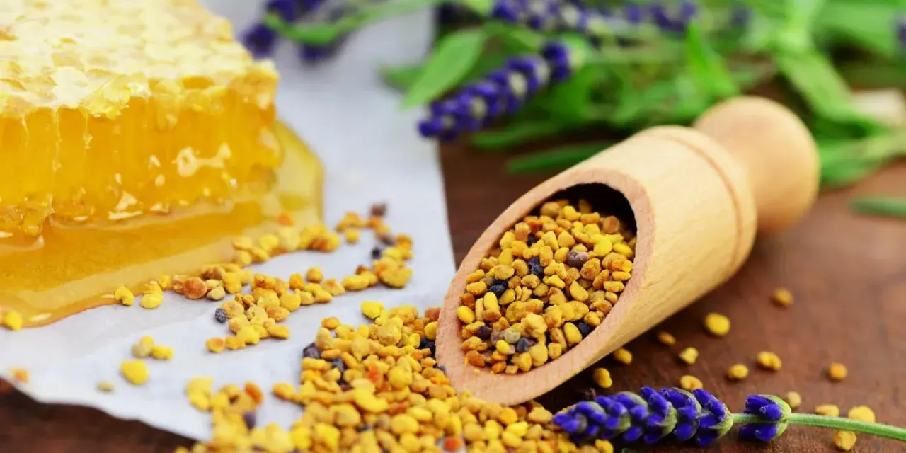Miele, polline e lavanda, ingredienti naturali per scoprire i propoli benefici.