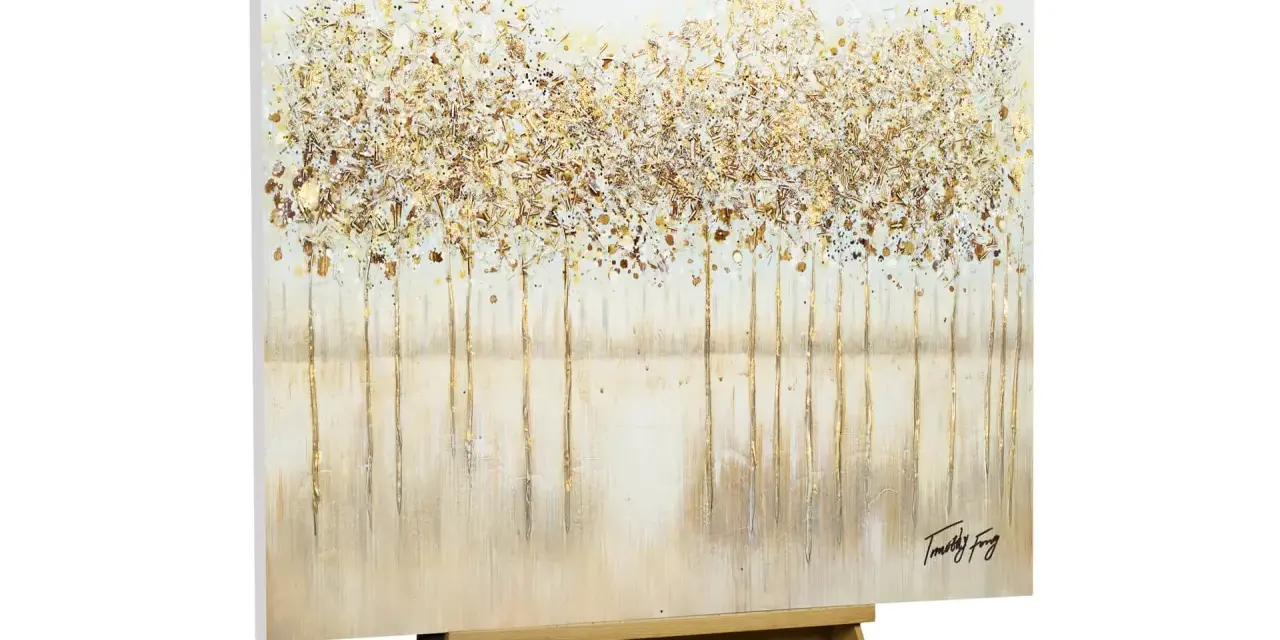 Peinture acrylique dorée représentant une forêt stylisée, un dessin facile pour un effet scintillant.