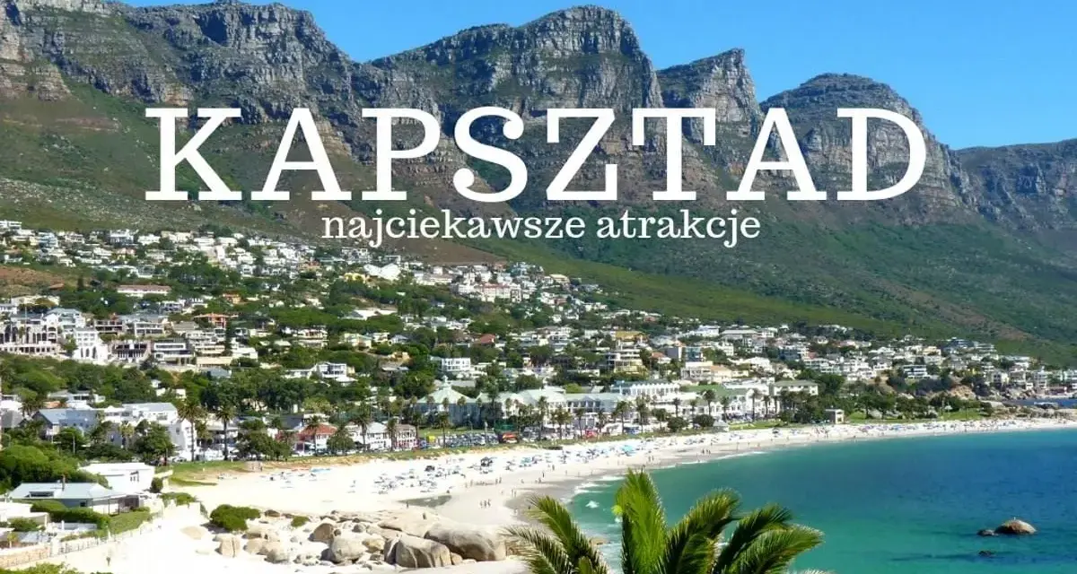 Kapsztad, gdzie jest RPA, z górami i plażą pełną ludzi.