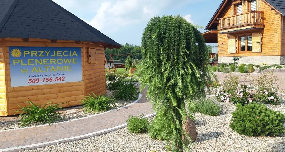 Drewniane altany i domki zapraszają na plenerowe przyjęcia. Idealne miejsce na rodzinne spotkania i camping gacki.