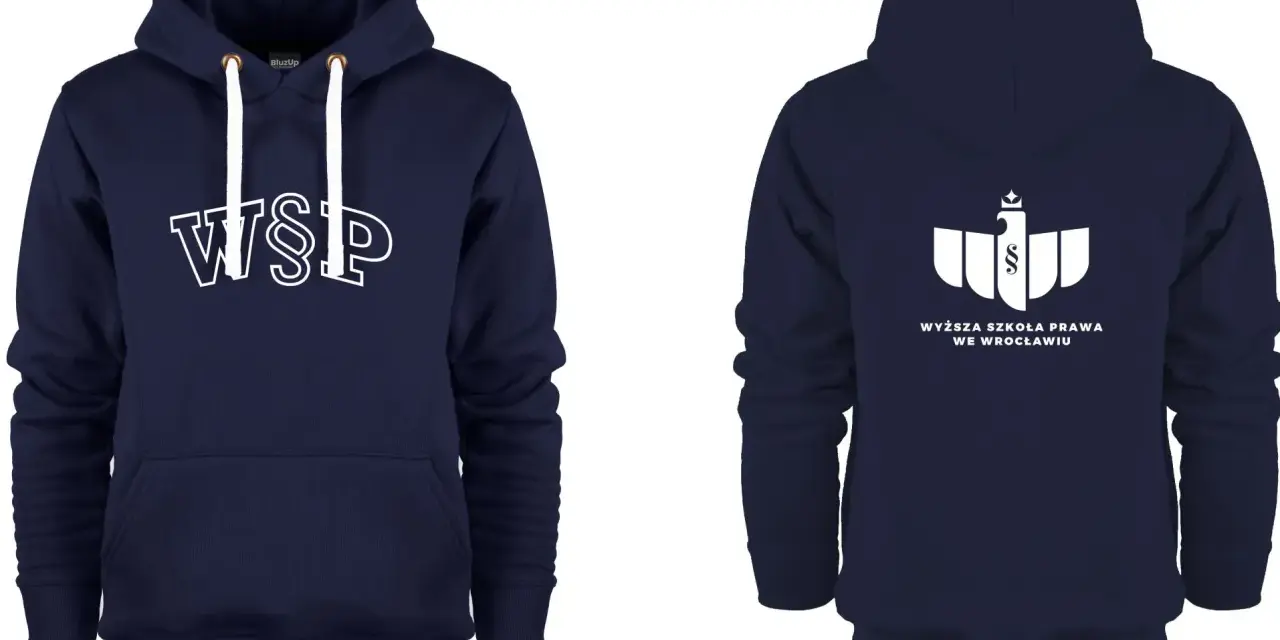 Granatowa bluza z kapturem z białym napisem "WSP" z przodu i logo uczelni z tyłu.