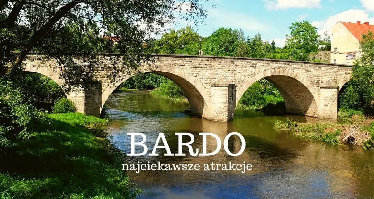 Kamienny most nad rzeką w Bardo, śląskie. Malownicze widoki i ciekawe atrakcje czekają na odkrycie.