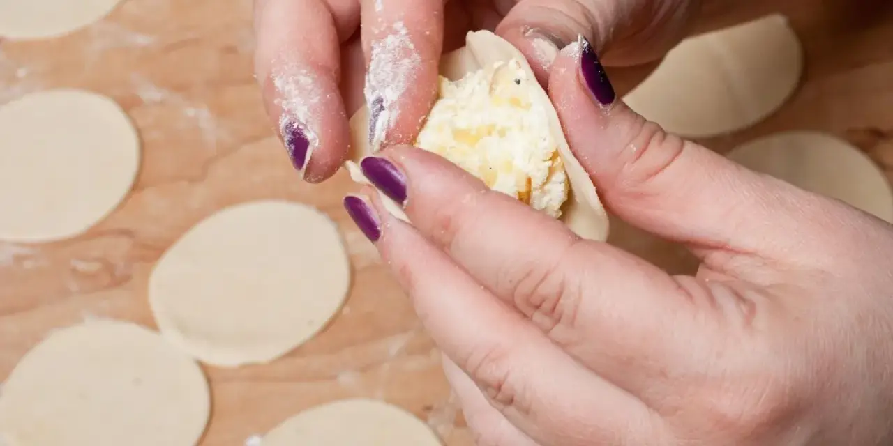 Mrożenie farszu na pierogi ruskie? Sprawdź, jak to zrobić dobrze!