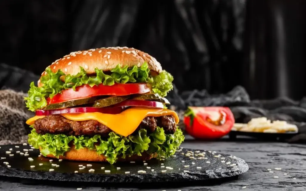 Twój burger suchy? Wybierz idealne mięso wołowe i uniknij błędów!