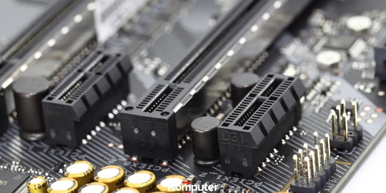Złącza PCI Express x1 na płycie głównej, gotowe na nowe karty rozszerzeń.