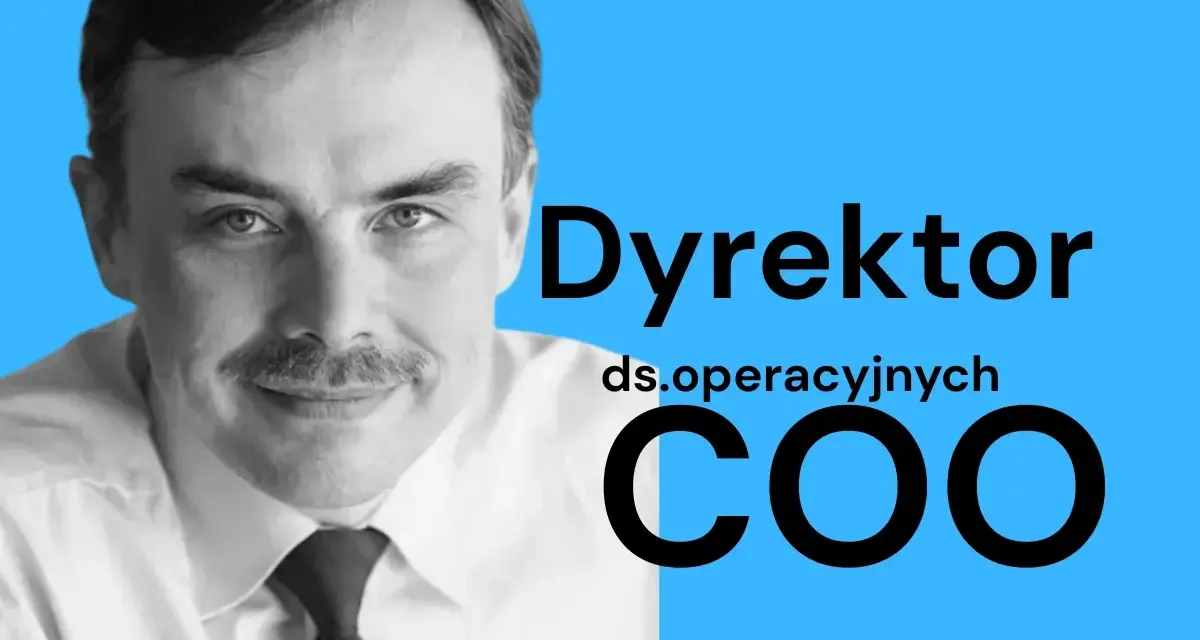 Mężczyzna w białej koszuli i krawacie, z wąsami, uśmiecha się. Obok jego twarzy widnieje napis "Dyrektor ds. operacyjnych COO", podkreślający jego stanowisko.
