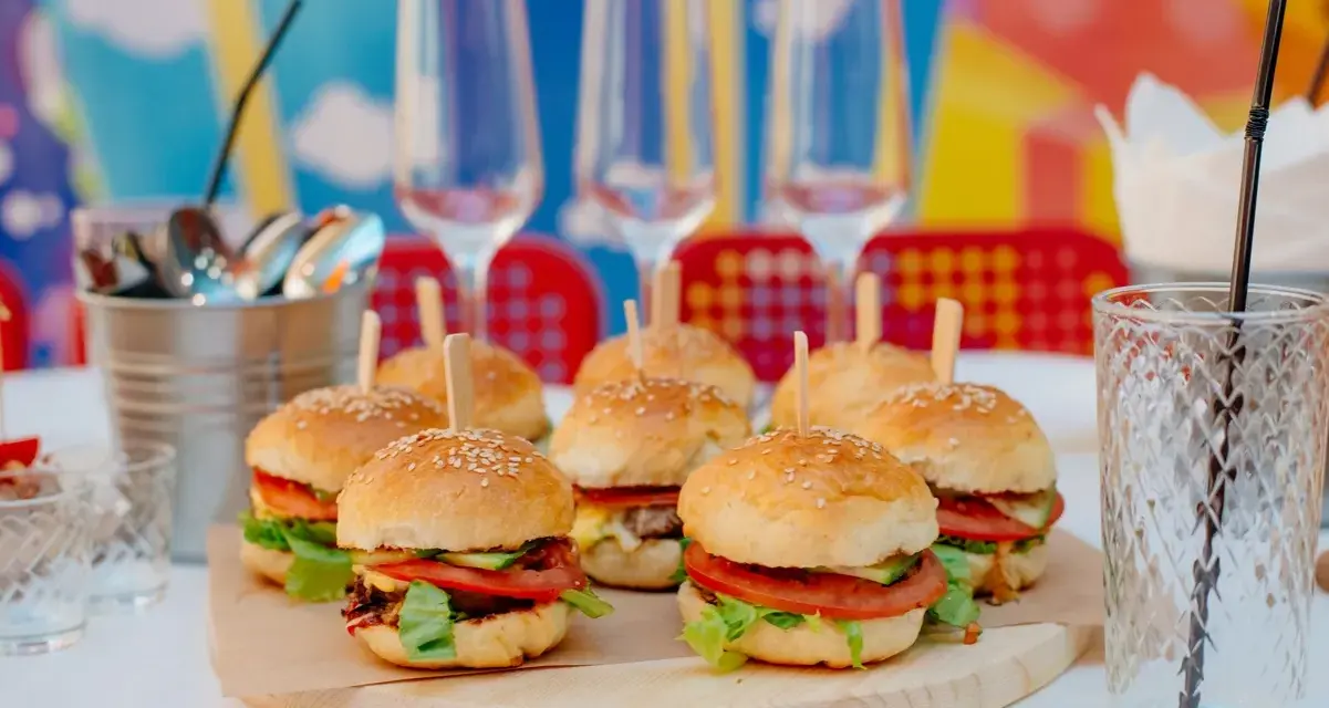 Gdzie kupić mini bułki do burgerów? Sklepy, online, przepis!