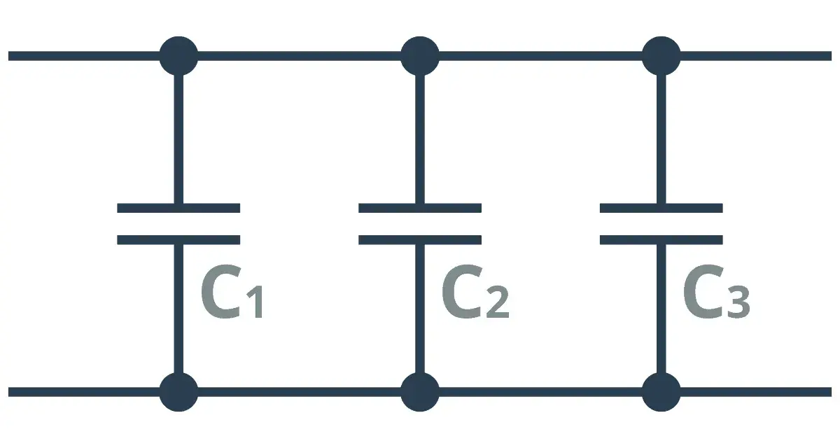 Schemat obwodu elektrycznego z trzema kondensatorami C1, C2, C3 połączonymi równolegle.