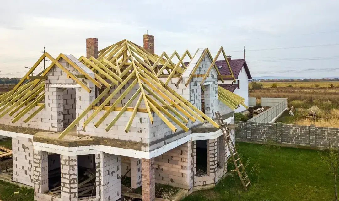 Ile drewna C24 potrzeba na dom szkieletowy 70m2? Uniknij błędów w obliczeniach