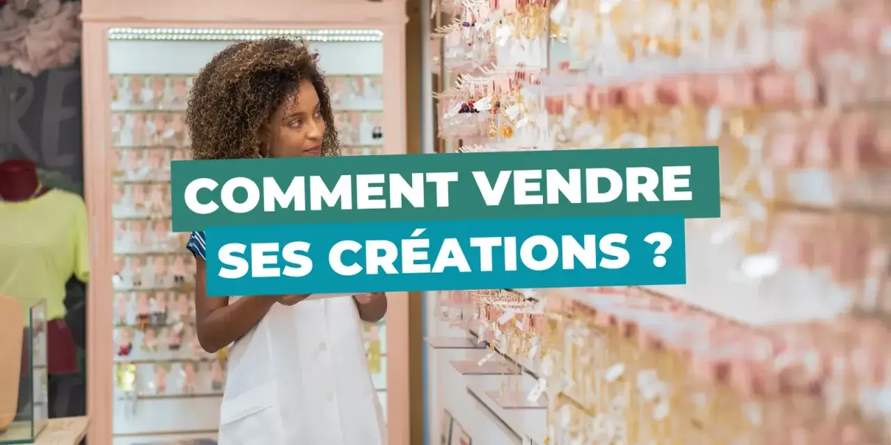 Une femme examine des bijoux dans une boutique, avec le texte "Comment vendre ses créations ?". Quel statut choisir pour lancer son activité ?