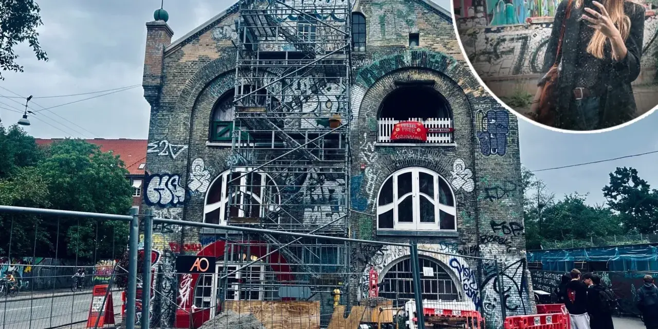 Kopenhaga nietypowe miejsca: zrujnowany budynek z graffiti i rusztowaniami, w tle kobieta robiąca selfie.