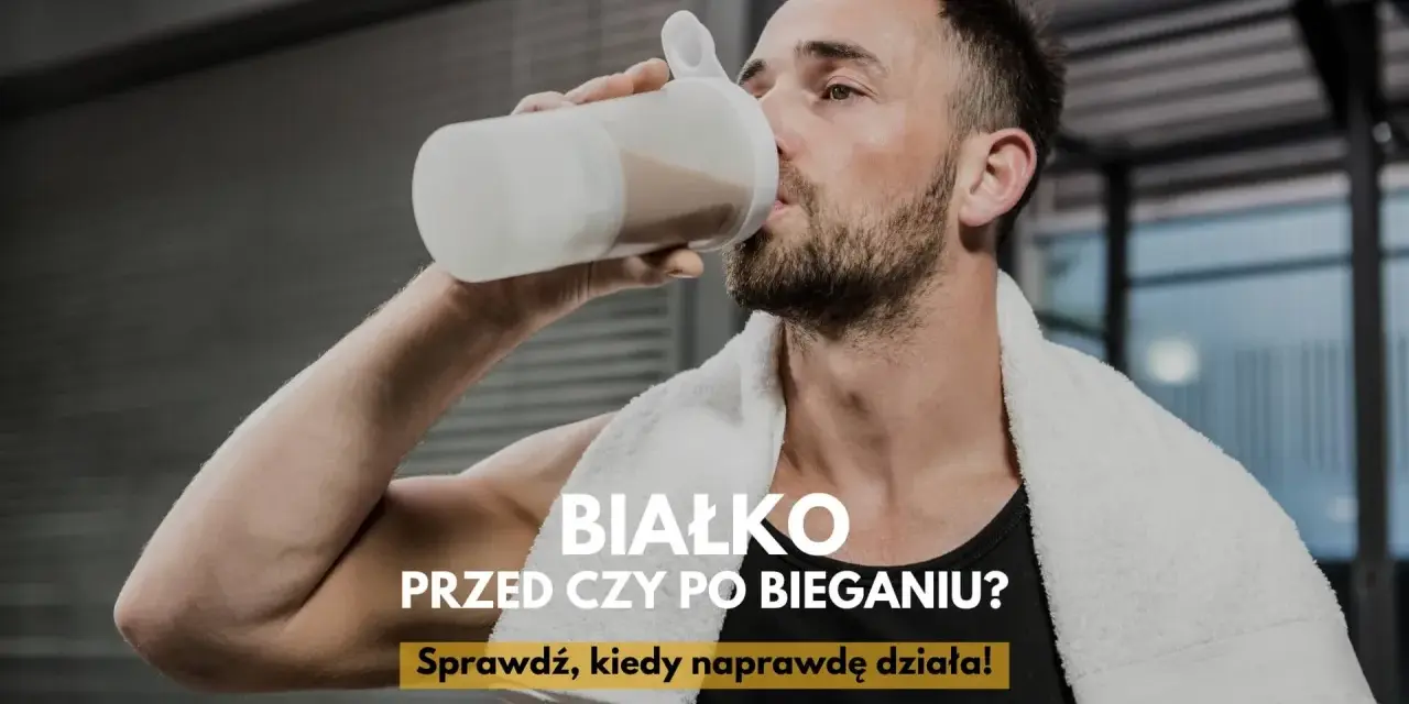 Mężczyzna pije białko z shakera. Czy białko przed czy po bieganiu jest lepsze? Sprawdź, kiedy naprawdę działa!