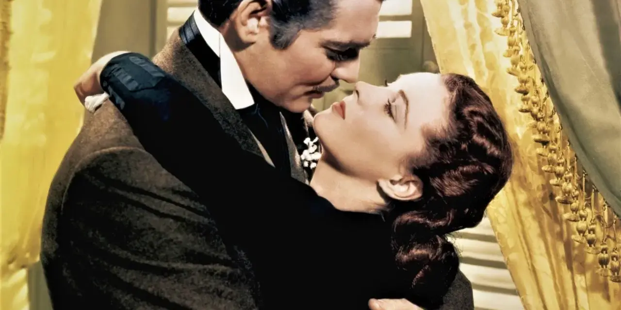 Scarlett O'Hara i Rhett Butler z filmu "Przeminęło z wiatrem" w namiętnym uścisku.