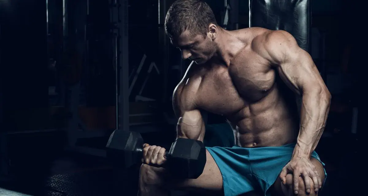 Jak trenować bicepsy? Sekrety na silne i estetyczne ramiona