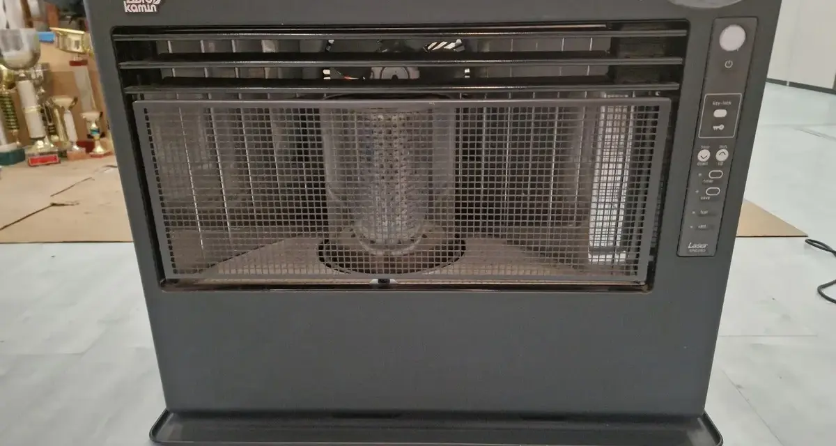 Stufa Zibro Kamin Laser, pronta per la riparazione. Un classico per un calore affidabile.