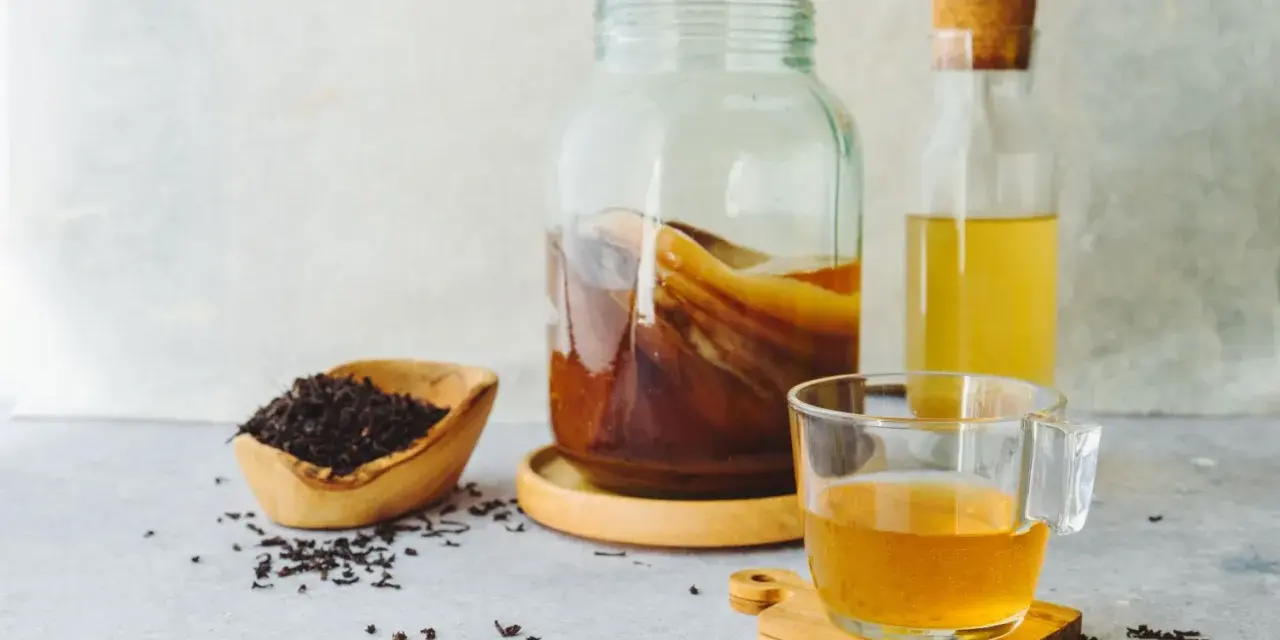 Kombucha: Co to jest? Poznaj sekret fermentowanego napoju