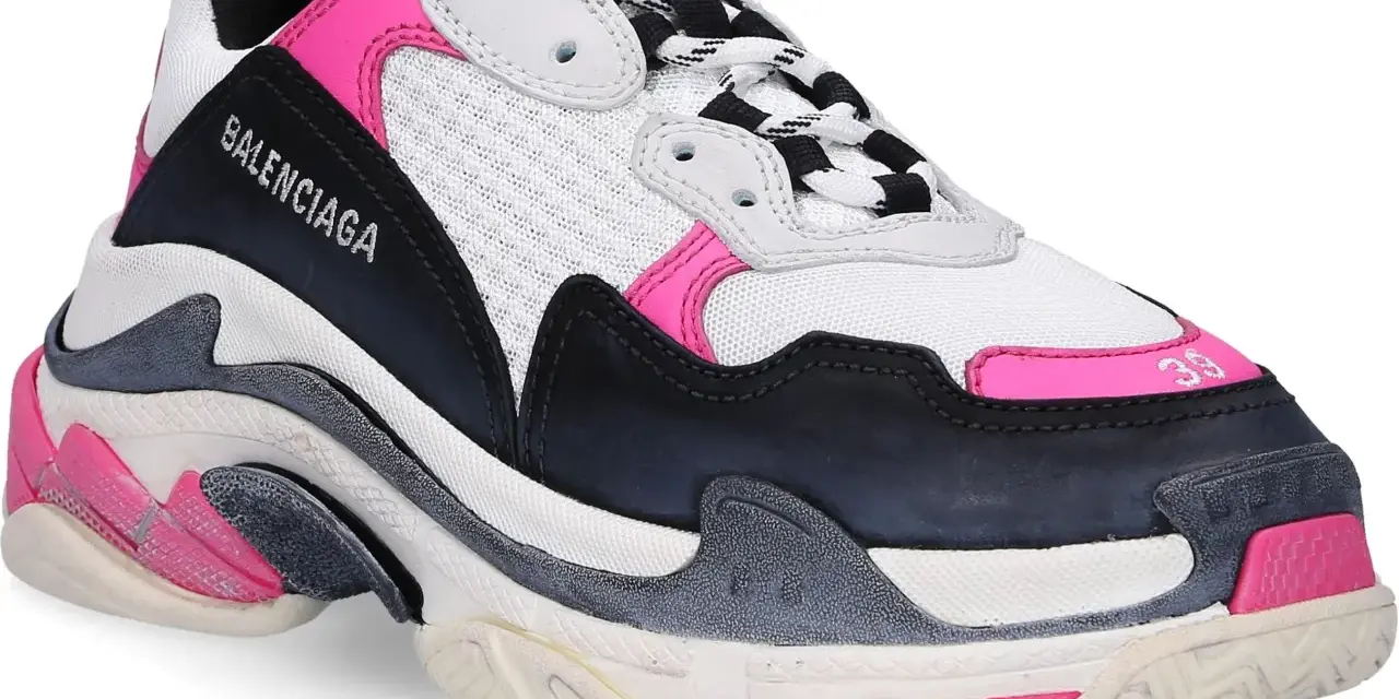 Stylowe balenciaga triple s damskie w kolorze białym, czarnym i różowym.