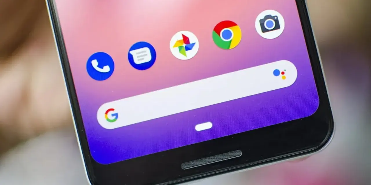 Ekran telefonu z ikonami: Telefon, Wiadomości (gdzie jest archiwum SMS w telefonie Android), Zdjęcia, Chrome, Aparat. Pasek wyszukiwania Google.