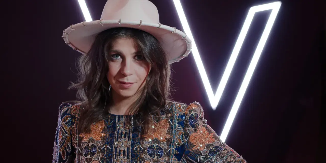 Kto wygrał The Voice of Poland? Ta artystka w kapeluszu i zdobionej sukni z pewnością zachwyciła!