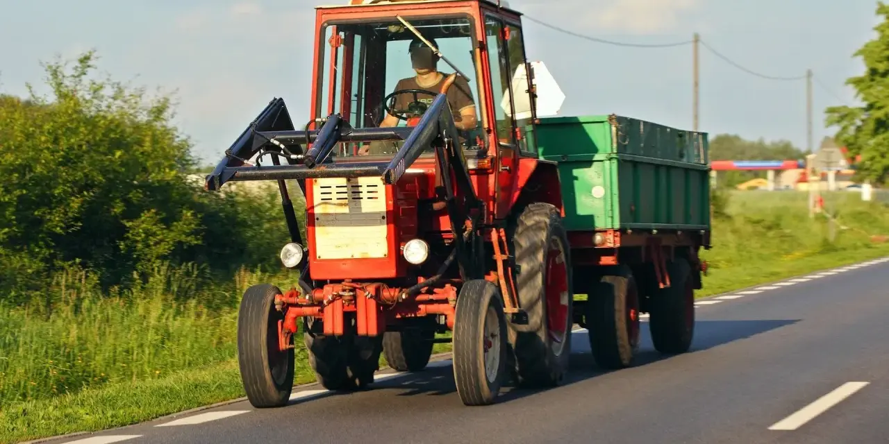 Badanie techniczne ciągnika: Ile kosztuje i jak uniknąć mandatu?
