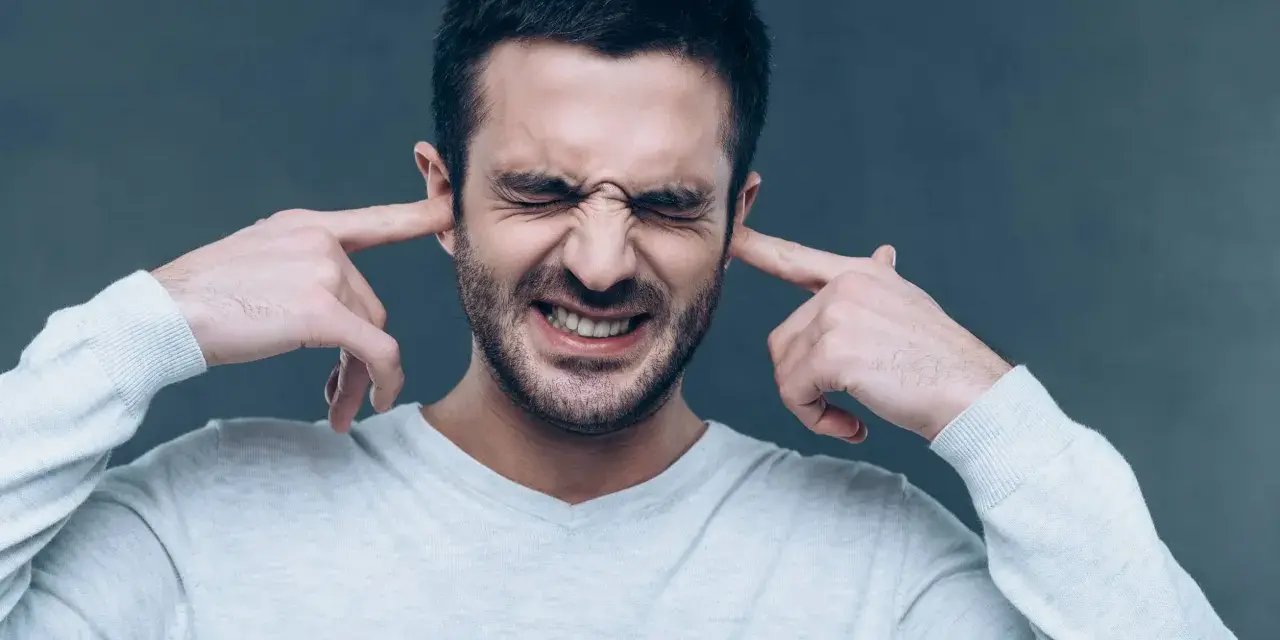 Pulsowanie w uchu bez bólu: przyczyny, diagnoza, leczenie. Co oznacza?
