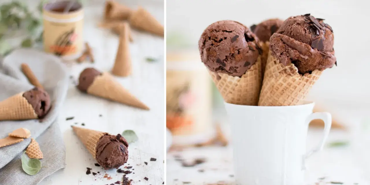 Schokokuss Eis in Waffelhörnchen, garniert mit Schokostückchen. Ein Genuss für alle Sinne!