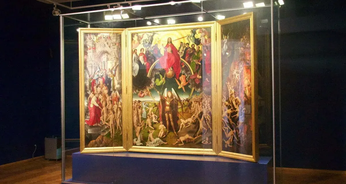 Tryptyk "Sąd Ostateczny" Hansa Memlinga, arcydzieło sztuki religijnej, prezentuje wizję końca świata.