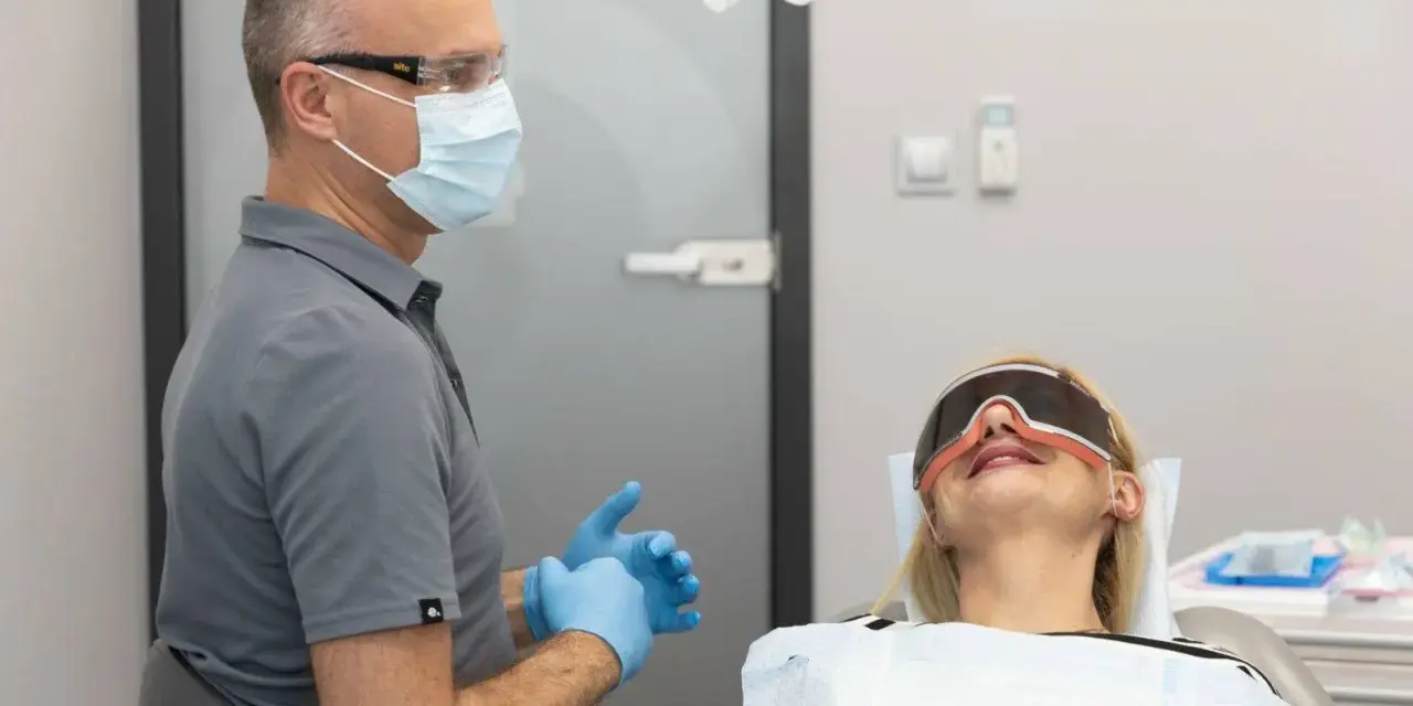 Jak nie bać się dentysty? Bezbolesne leczenie i spokój w gabinecie.