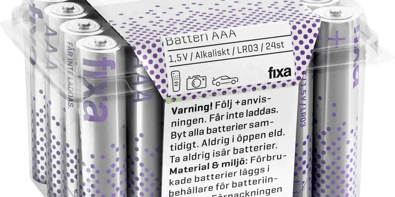Förpackning med 24 st AAA-batterier, 1,5V alkaliska, märkta "fixa". Dessa r03 batteri är inte uppladdningsbara.