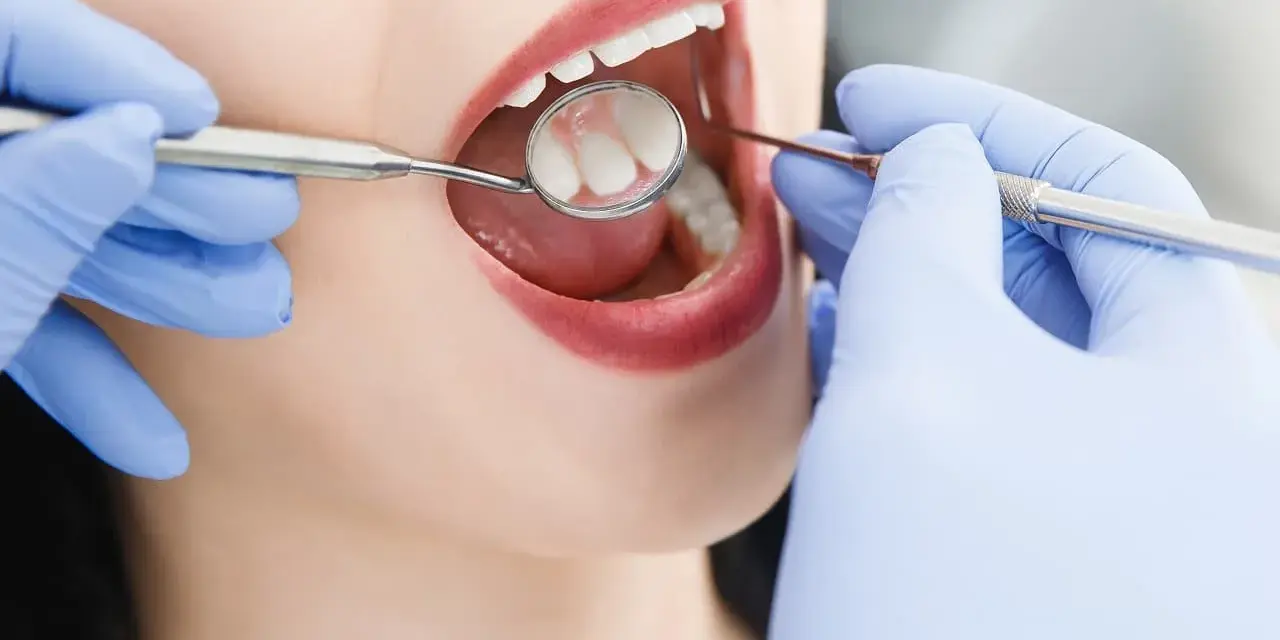 Ile kosztuje wizyta u dentysty bez ubezpieczenia? Sprawdź ceny!
