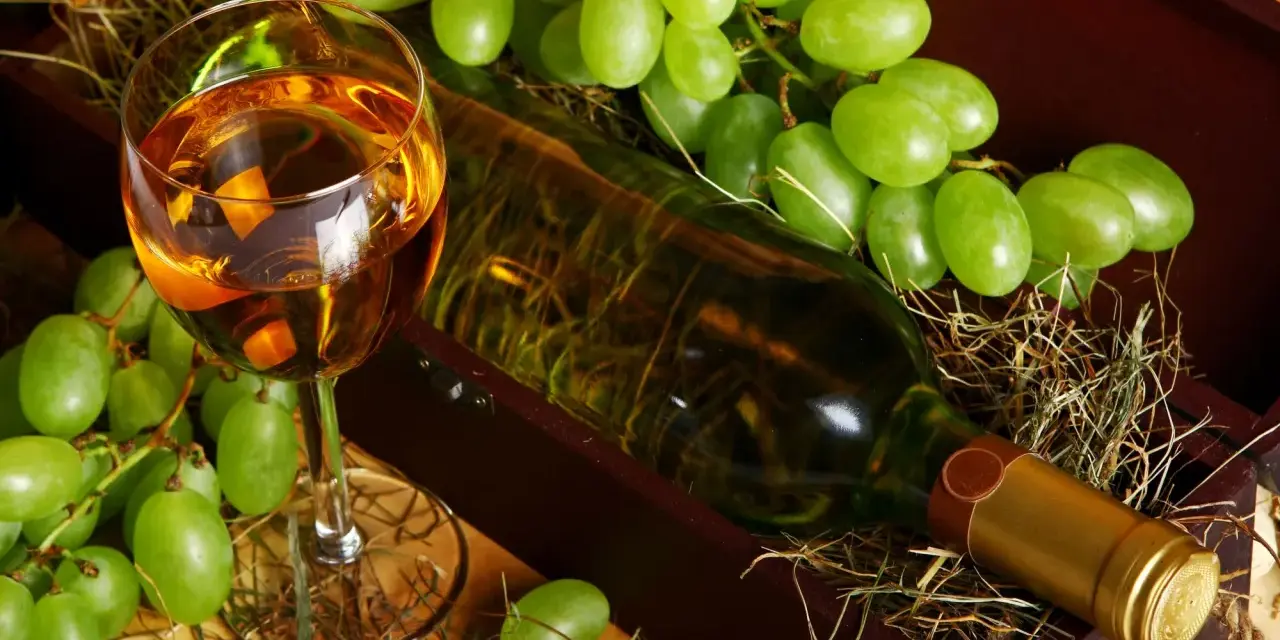 Wino wegańskie co to znaczy? Odkryj, co je wyróżnia i jak powstaje