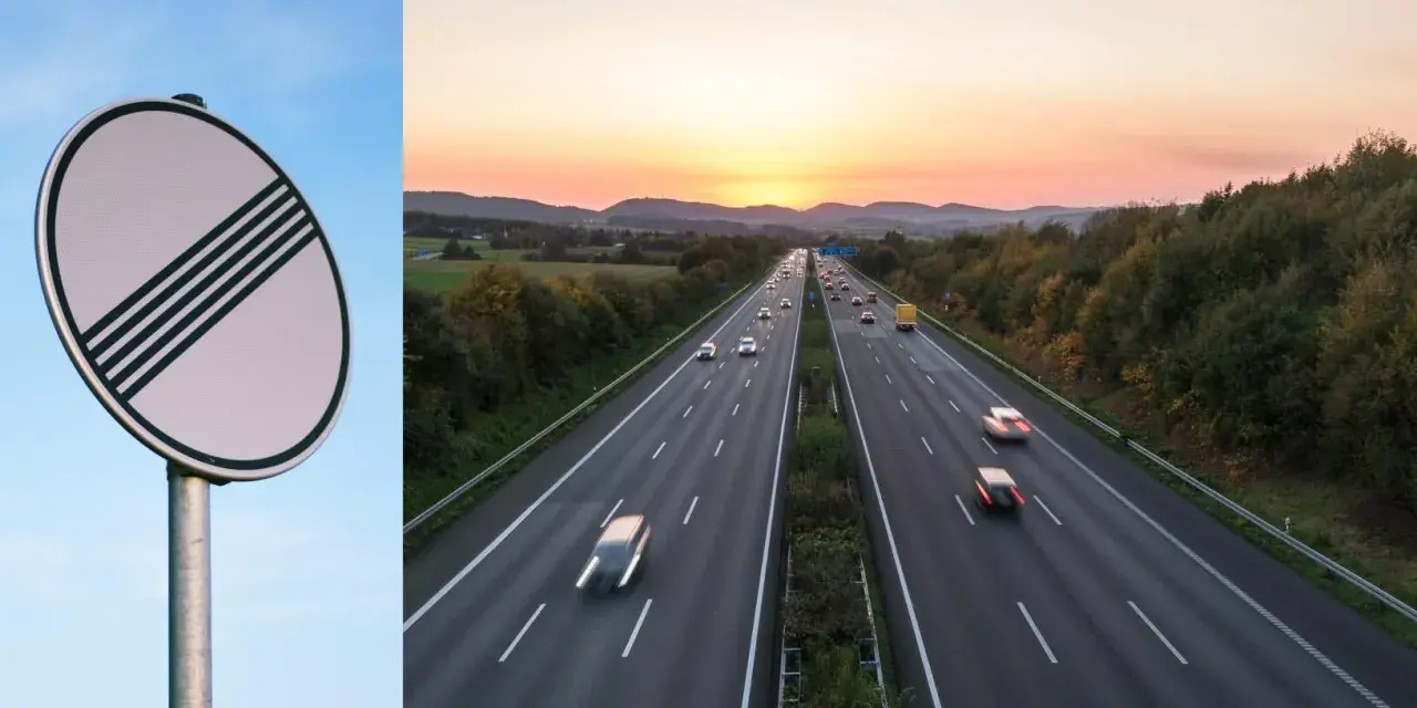 Slut på hastighetsbegränsning på en tysk Autobahn vid solnedgången. Bilar susar fram på motorvägen.