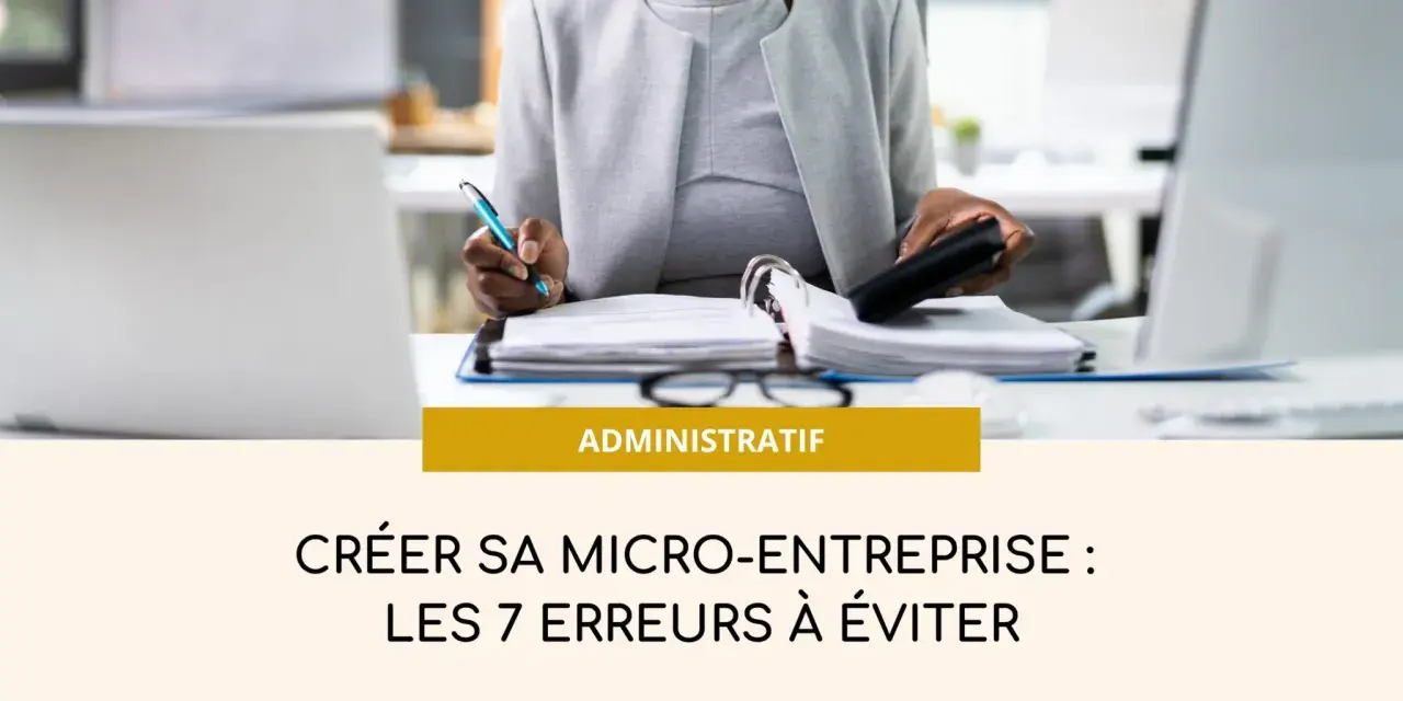 Une personne fait sa déclaration micro entreprise, calculant ses chiffres.