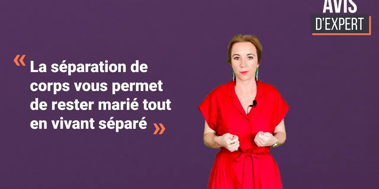 Une femme en robe rouge explique que la séparation de corps permet de rester marié tout en vivant séparé. Avis d'expert.