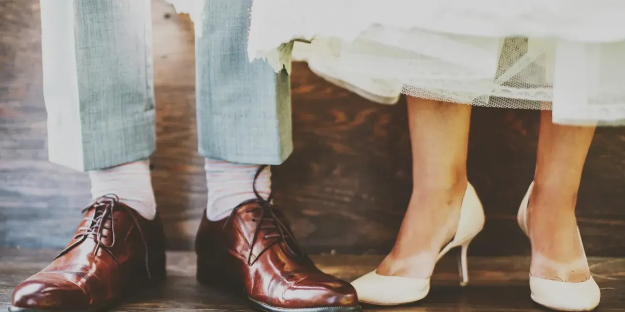 Co ubrać na wesele jako gość, aby wyglądać elegancko i stylowo?