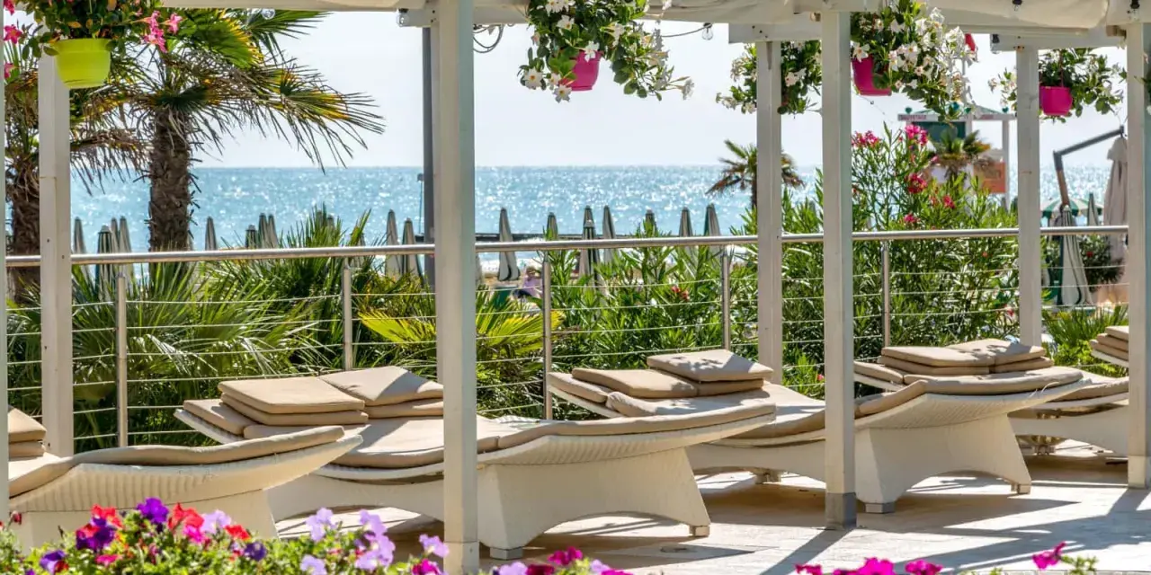 Hotel Nettuno Jesolo: Vacanze 4* Fronte Mare, Famiglia & Benessere