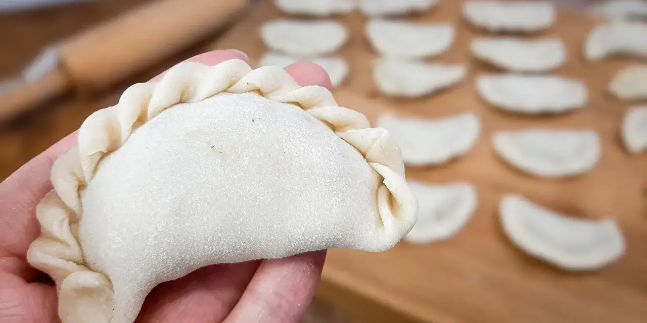 Jak lepić pierogi z warkoczem? Praktyczny przewodnik krok po kroku