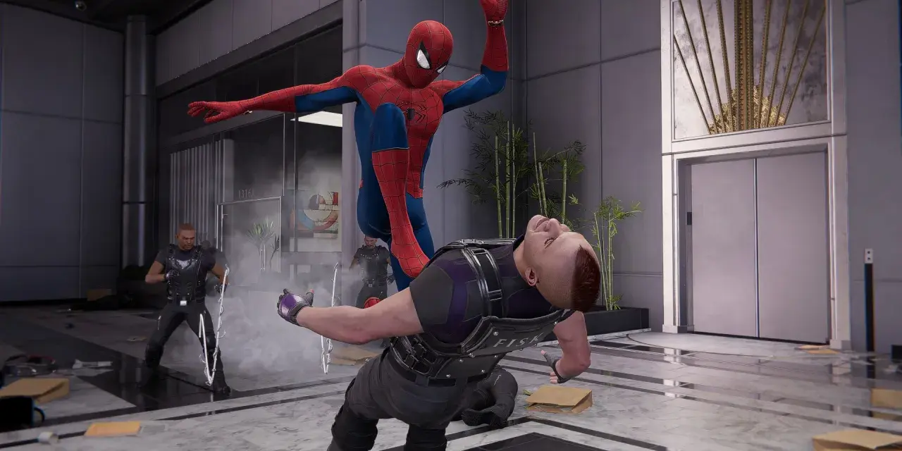 Spider-Man en acción, luchando contra enemigos en un lobby moderno. Una escena típica de los juegos de Spider-Man.