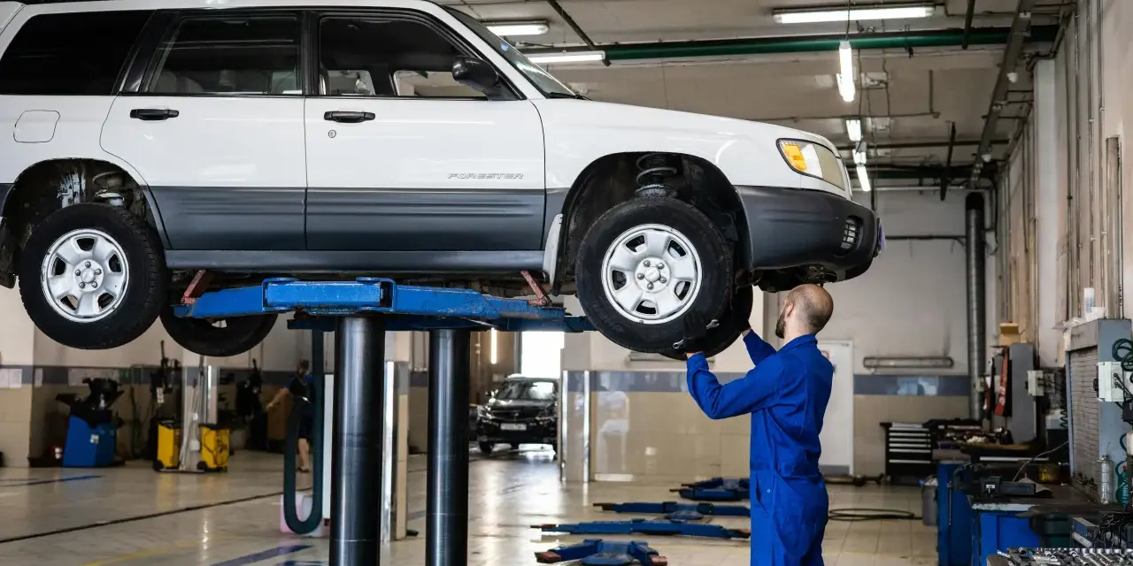 Najczęstsze usterki samochodowe i kiedy udać się do mechanika w Lublinie?