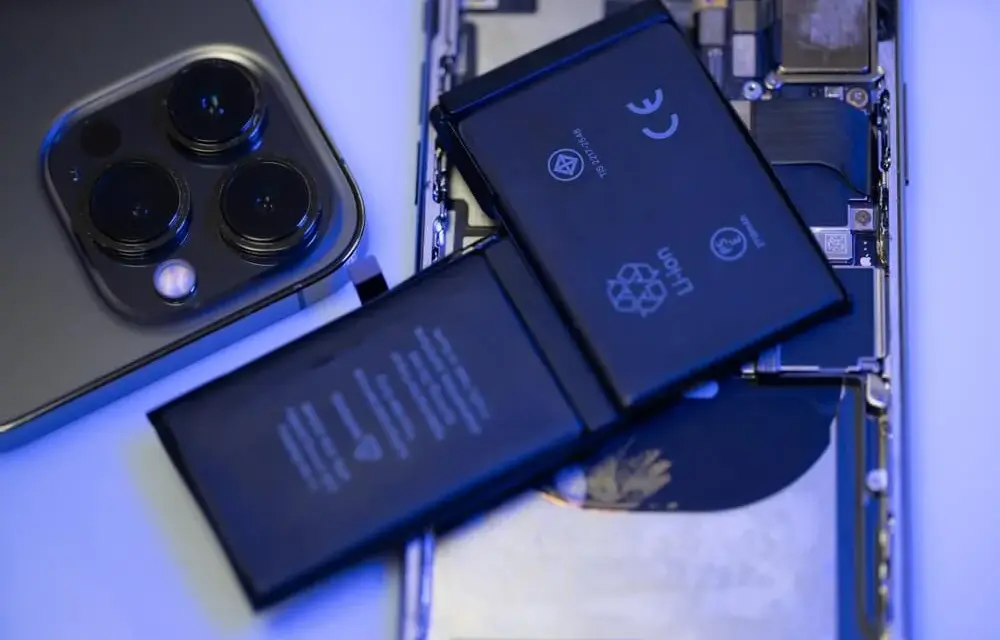 Kiedy warto wymienić baterię w iPhone? Ile wytrzymuje w różnych modelach?