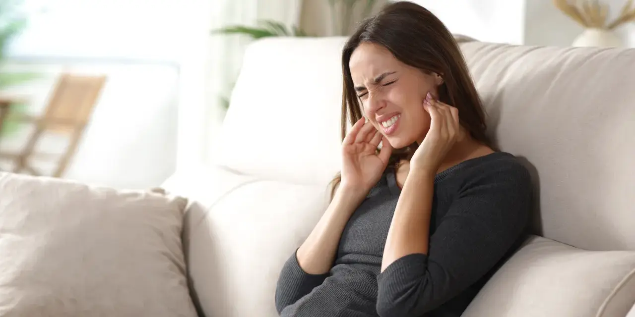Ból zęba bez możliwości wizyty u dentysty – jak sobie radzić do czasu wizyty?