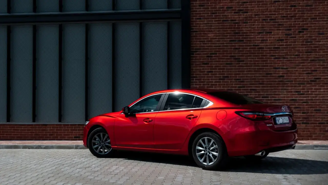Mazda 6: Jaki silnik wybrać? Benzyna czy Diesel? Uniknij błędów!