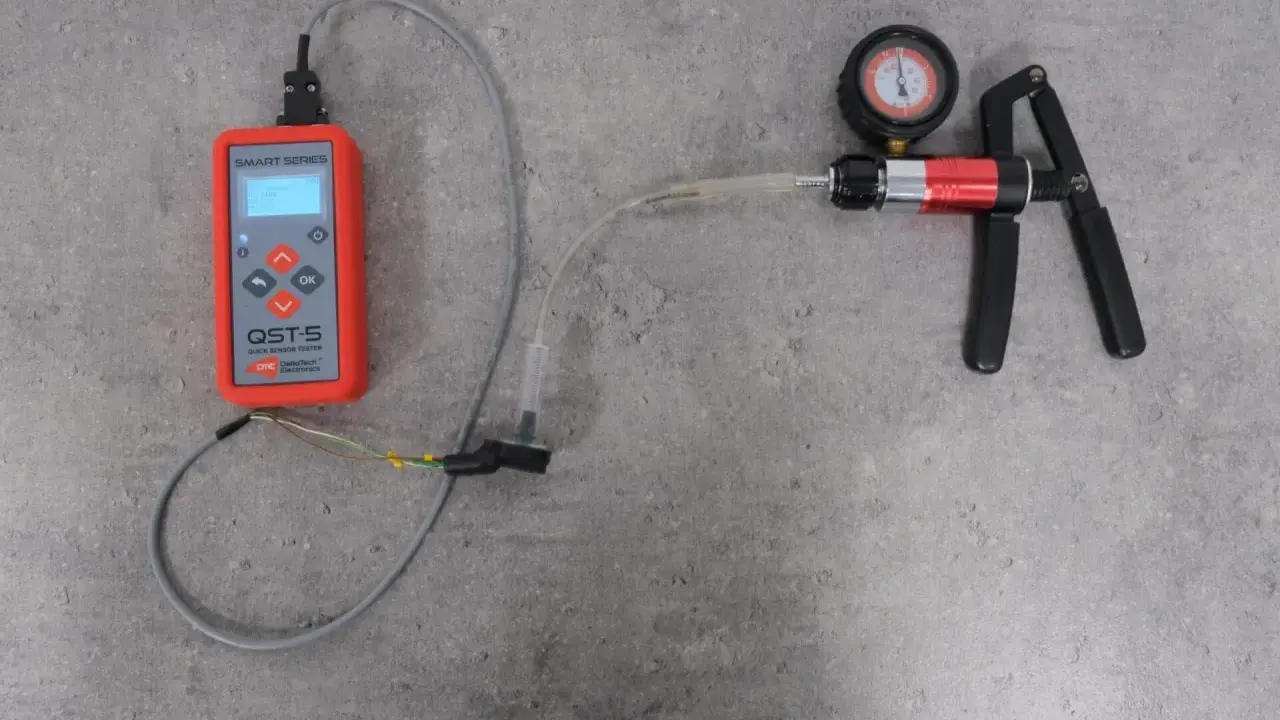 Tester QST-5 i próżniomierz do sprawdzenia, jak sprawdzić map sensor.