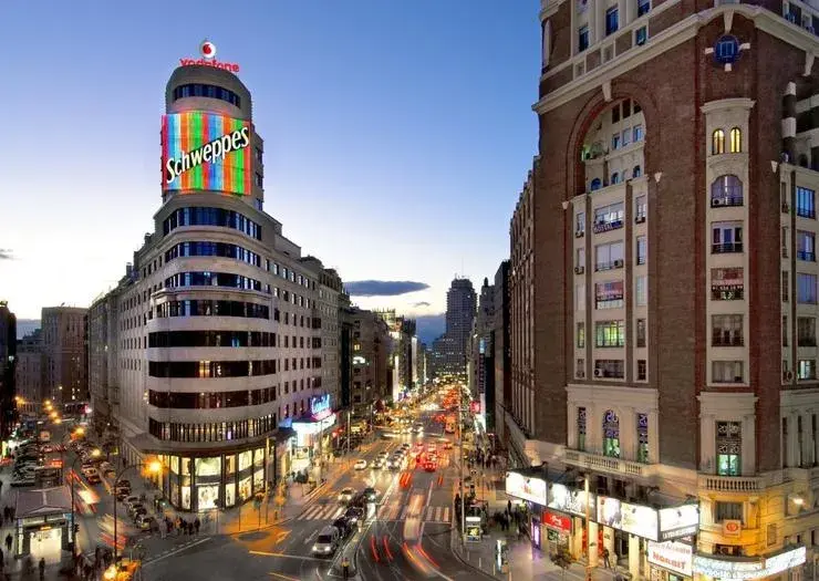 Vincci Capitol Madrid: El hotel icónico con vistas de cine