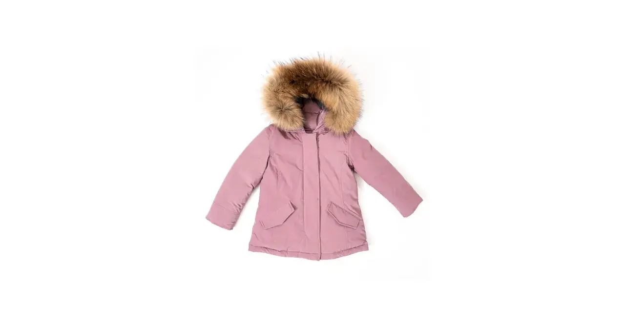 Giacca rosa con cappuccio bordato di pelliccia, perfetta per il tuo woolrich neonato.