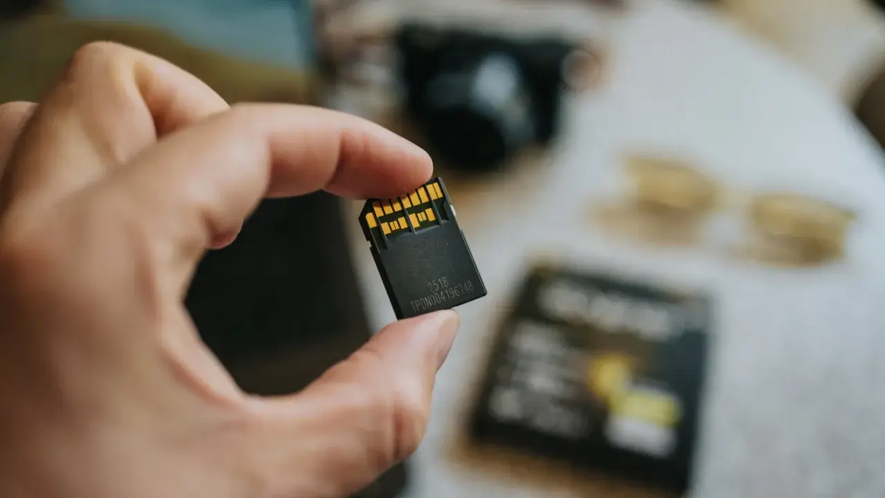 Jaka karta pamięci do aparatu? Wybierz mądrze, nagrywaj 4K/8K!