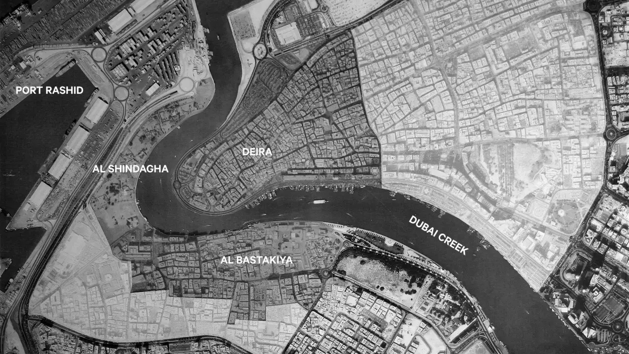 Luftaufnahme von Dubai vor 100 Jahren: Deira, Al Bastakiya, Al Shindagha und Port Rashid am Dubai Creek.