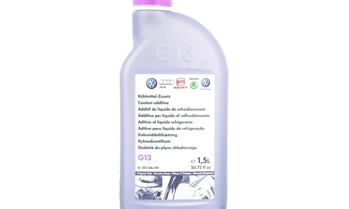 Butelka płynu do chłodnicy G13 z logo VW, Audi, Seat, Skoda. Idealny dodatek do płynu chłodniczego dla Twojego auta.