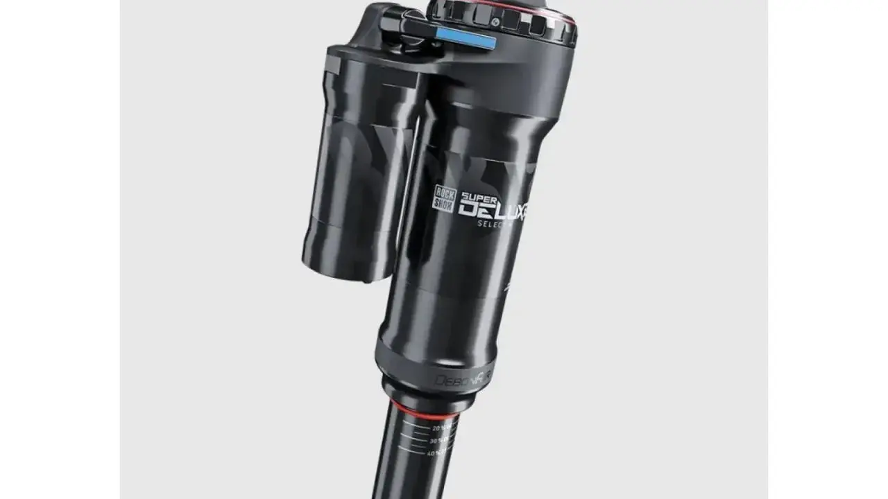 Czarny amortyzator rowerowy RockShox Super Deluxe Select+. Gotowy na trudne trasy.